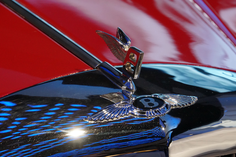 ベントレーのクラシックカーが展示された