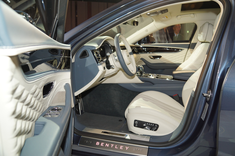 フロントのインテリア