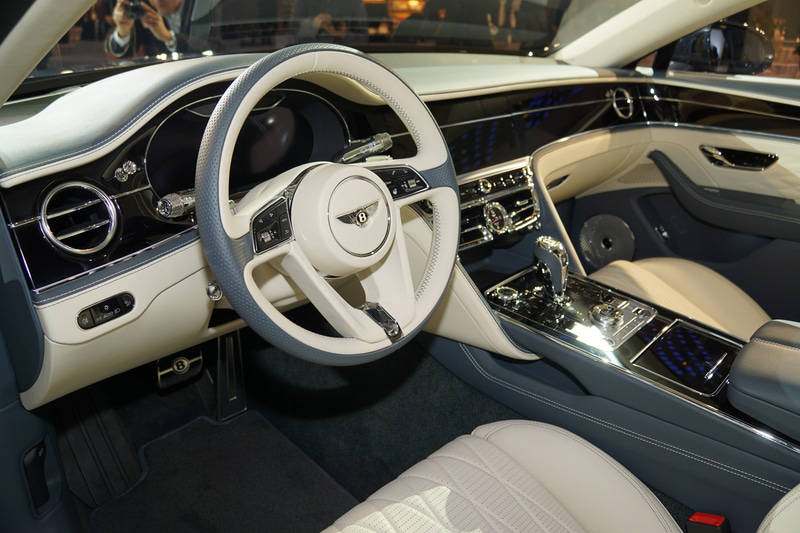 フロントのインテリア