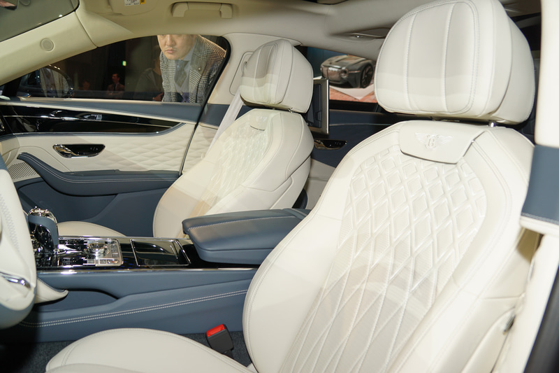 フロントのインテリア