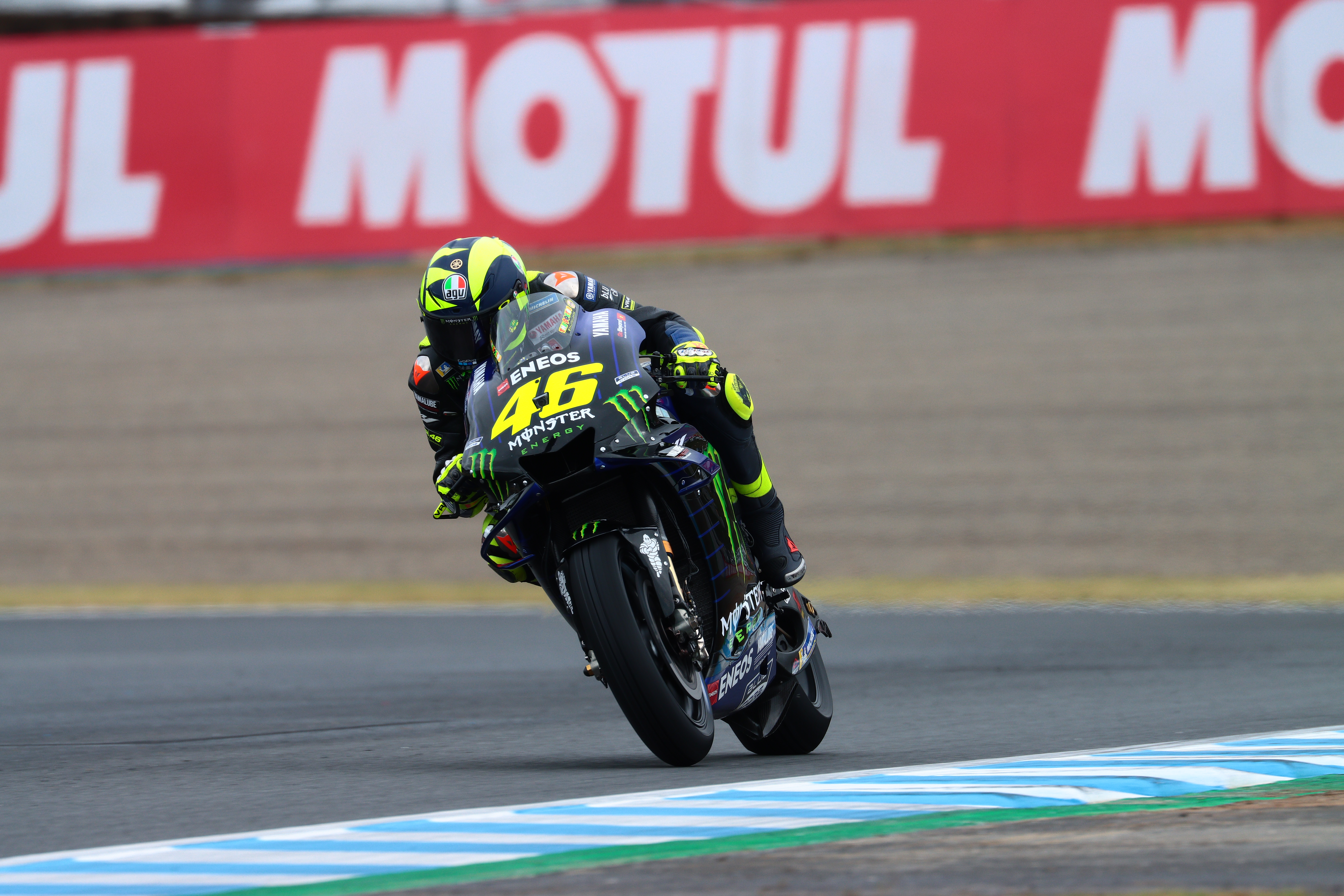 ツインリンクもてぎの最終コーナーの立ち上がり　EF100-400mm f/4.5-5.6L IS II USM（400mm）　ISO 200　F5.6　1/320秒