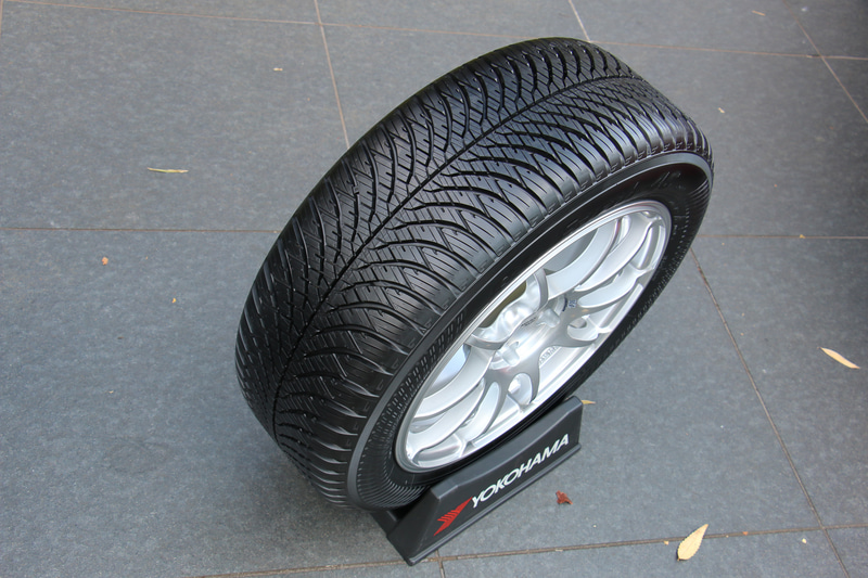 BluEarth-4S AW21のトレッドパターン