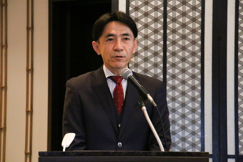 説明会の冒頭であいさつする横浜ゴム株式会社 取締役常務執行役員 技術統括 野呂政樹氏