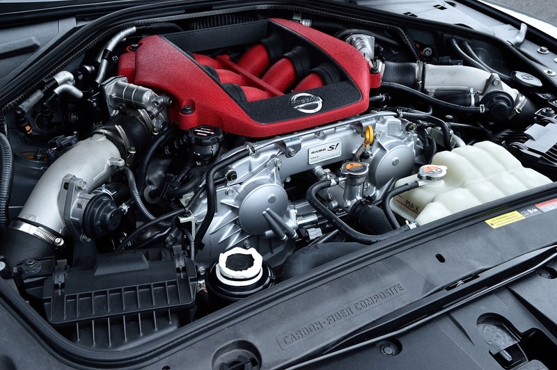 開発中のエンジンチューニングメニュー「S1」を搭載。シートはホールド力の高いレカロ製を装着