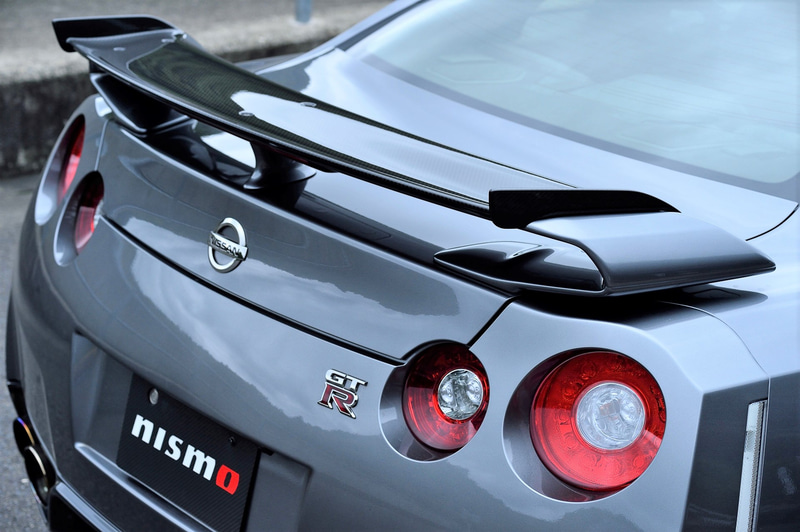 高い旋回速度を実現すべくダウンフォースを増大させたエアロパーツを装着。セッティングを富士スピードウェイで行なっていて、ガーニーフラップはかなり効果が大きい