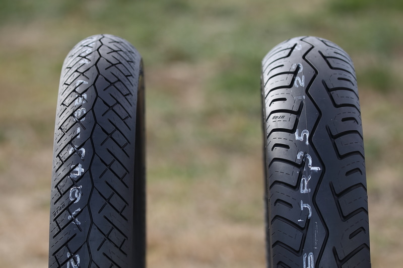 「BATTLAX BT46」のフロント（左）とリア（右）