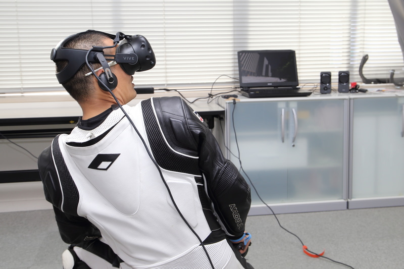 VRなのでいろいろな角度から工場やタイヤを眺められるのが最高に楽しい！