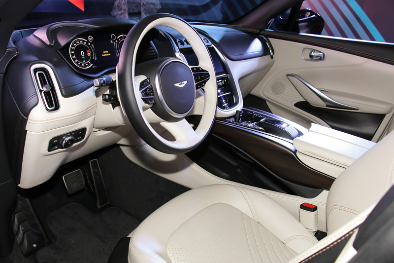 センターコンソールにある「ブリッジ」など、収納スペースもこだわりのポイント