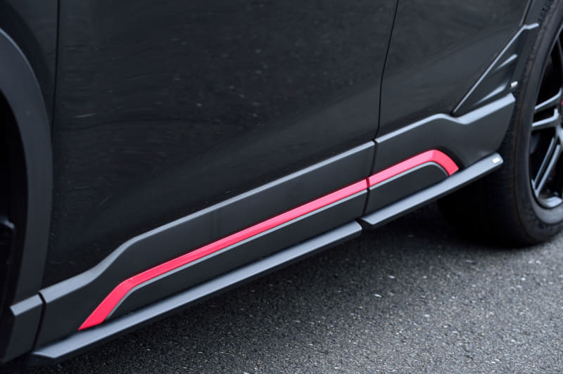 フロントリップスポイラー（3万1900円）、フロントサイドアンダースポイラー（4万2900円）、サイドアンダースポイラー（5万2800円）、エアロガーニッシュ（3万1900円）、リヤサイドアンダースポイラー（4万2900円）