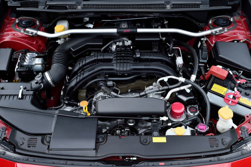 フレキシブルタワーバー（3万3000円）、パフォーマンスオイルフィルター（3850円）、オイルフィラーキャップ（9680円）、ラジエターキャップ（3740円）、プッシュエンジンスイッチ（1万6500円）