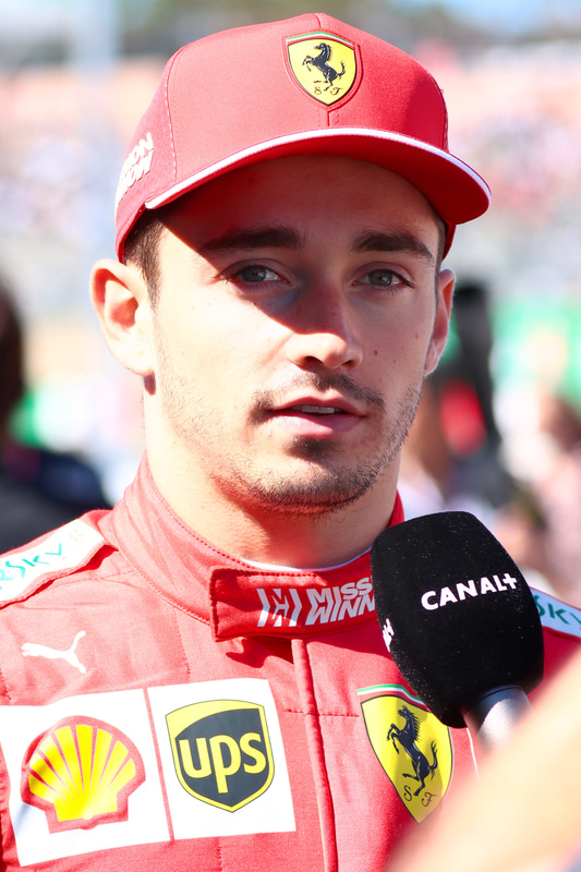 ルクレール選手。モナコ出身、フェラーリドライバー、今季初優勝、イケメン。隙なし