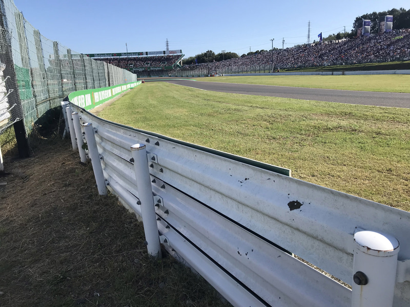 スタートの撮影ポイント。右側のC席スタンドも例年より観客が多い印象