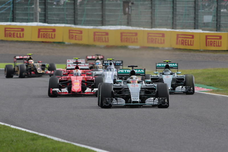 ベッテル選手が2位、ボッタス選手とロズベルグ選手が3位争い