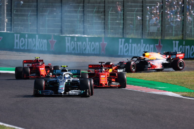 レッドブルのマシンが気になりフレーミングがズレる