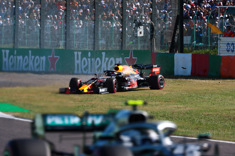 一瞬、レッドブルのマシンを撮影