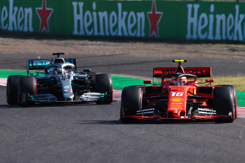 3周目。ルクレール選手のフロント左の翼端板が取れ、ハミルトン選手の右ミラーがなくなった