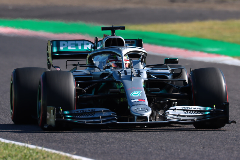 ハミルトン選手の右ミラーがない