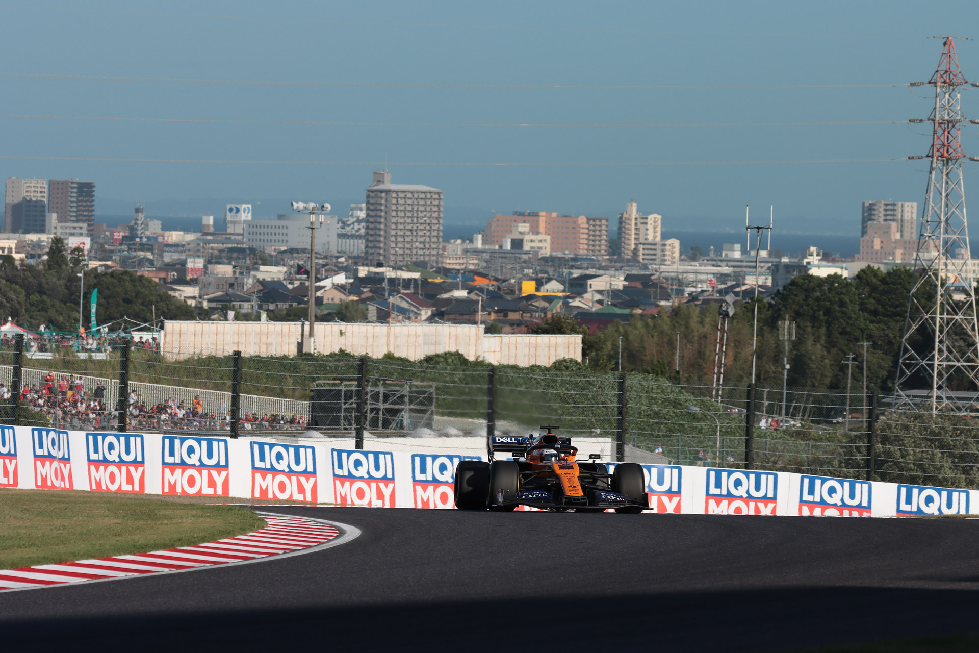 焦点距離200mm、シャッター速度1/500秒で撮影