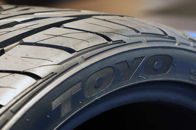 「PROXES ST III」は矢じり（アローヘッドテーパー）が特徴的。パフォーマンストラック/SUV/CUV向け