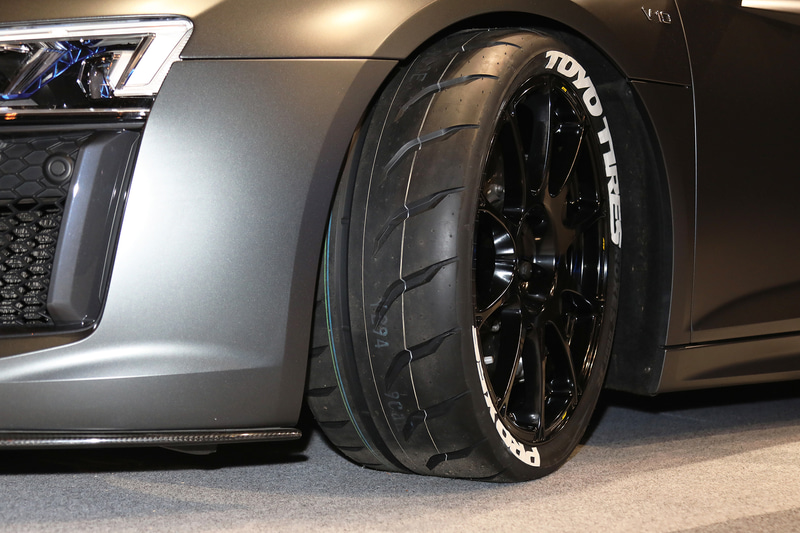 アウディ R8＆PROXES R888R