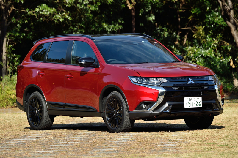 試乗車の「アウトランダー BLACK Edition」。上級グレードのG Plus Packageをベースに専用装備を装着。価格は327万5800円で、試乗車は50万3000円分のメーカーオプション、14万28円分のディーラーオプションを装着