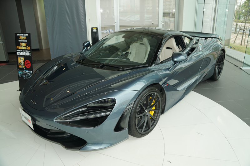 映画「ワイルド・スピード/スーパーコンボ」に登場した同仕様のマクラーレン 720Sがセットになる