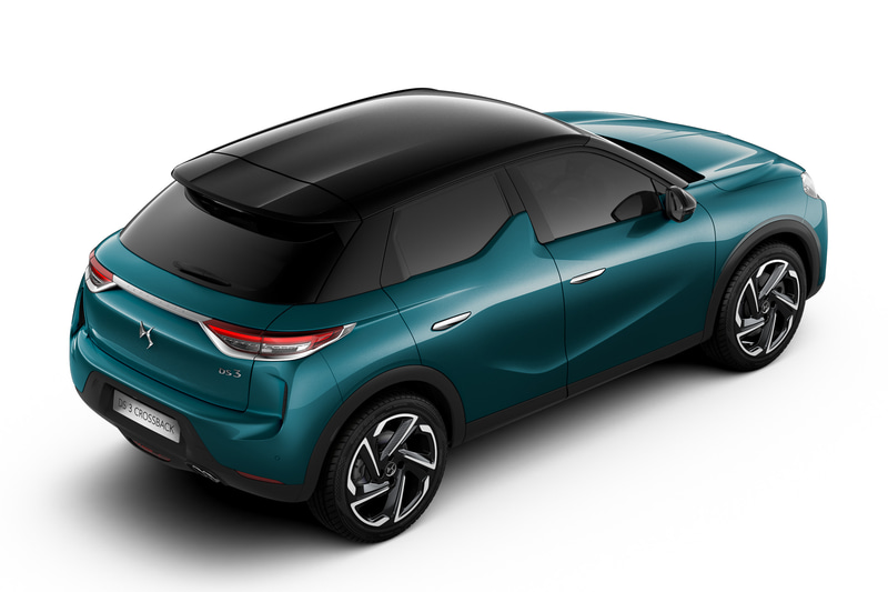 「ブルー ミレニアム」のボディカラーと「ノアール オニキス」ルーフの組み合わせ