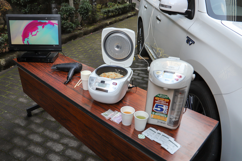デモンストレーションでは、TV、DVDプレイヤー、ドライヤー、炊飯器、電気ポットに給電