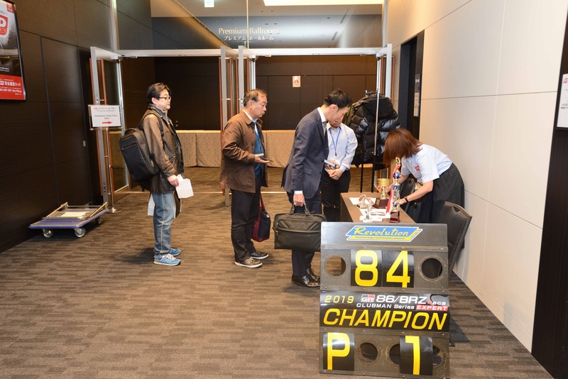 仕事が終わってから立ち寄れるイベントが神保町フリーミーティング。19時になると受付には参加者が集まり始める