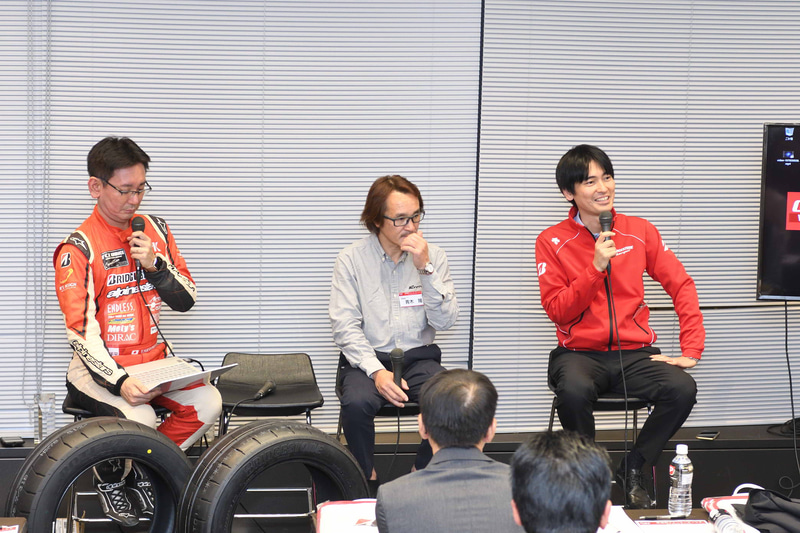 ブリヂストンの本田氏からは「タイムの出し方も一発で決めてくるようになったし、レース全般においてタイヤのマネージメントがすごくよかったという印象です。苦しい展開になっても後ろをしっかり抑えられていた面も強さを感じました」と語った