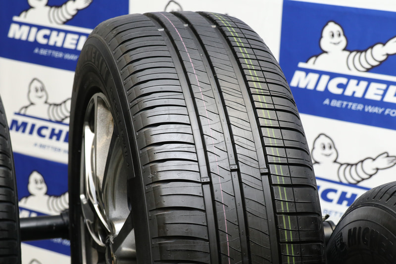 タイヤ幅195mm以上の4リブパターン。撮影見本のサイズは205/55R16