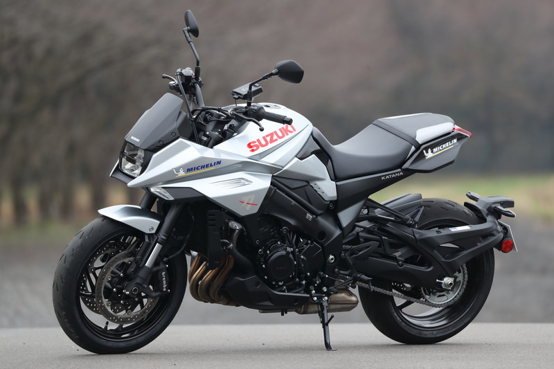 旧モデルのPOWER RSを装着したスズキ KATANA