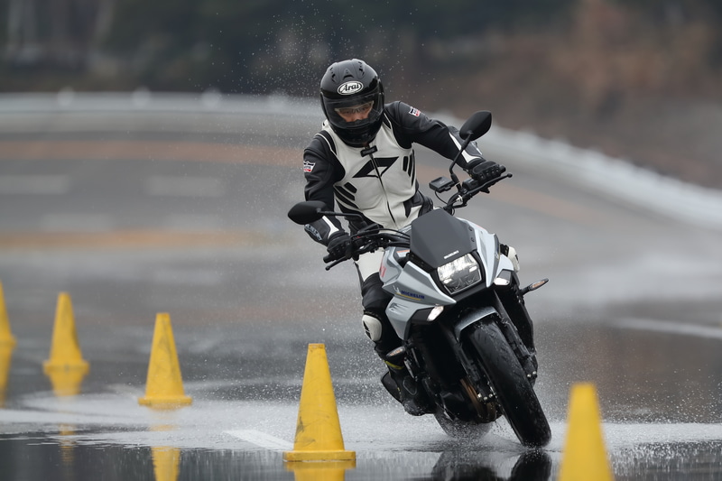 リアタイヤのグリップ感にやや不安があったPOWER RS