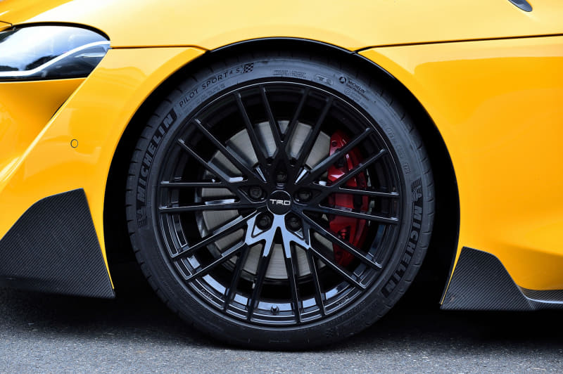 ホイールサイズは、フロント19×9.0J（インセット+32）、リア19×10.0J（インセット+40）。価格は64万円（1台分）