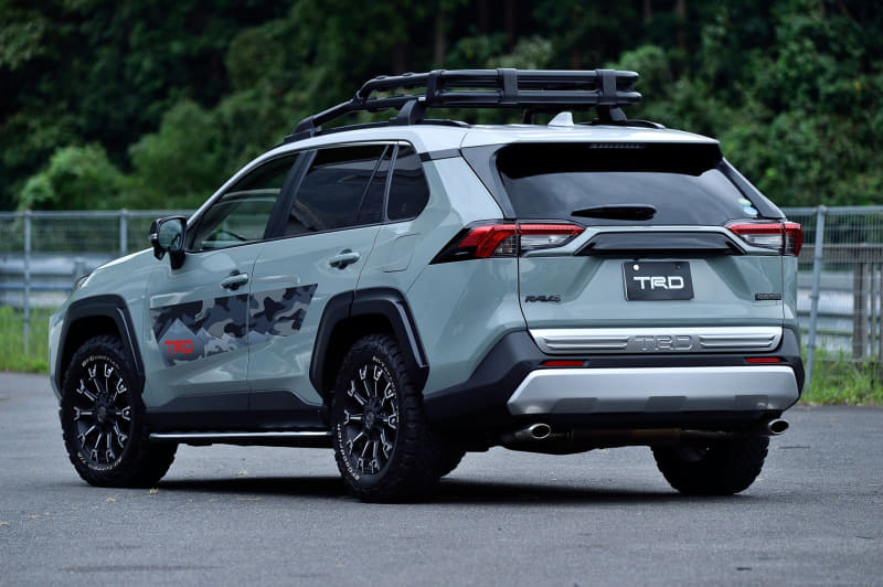 TRD“Field Monster（フィールド・モンスター）”と名付けられたRAV4。スープラとは走るステージは異なるが、TRDのエッセンスが盛り込まれ、山から海まで元気に走れる1台だ