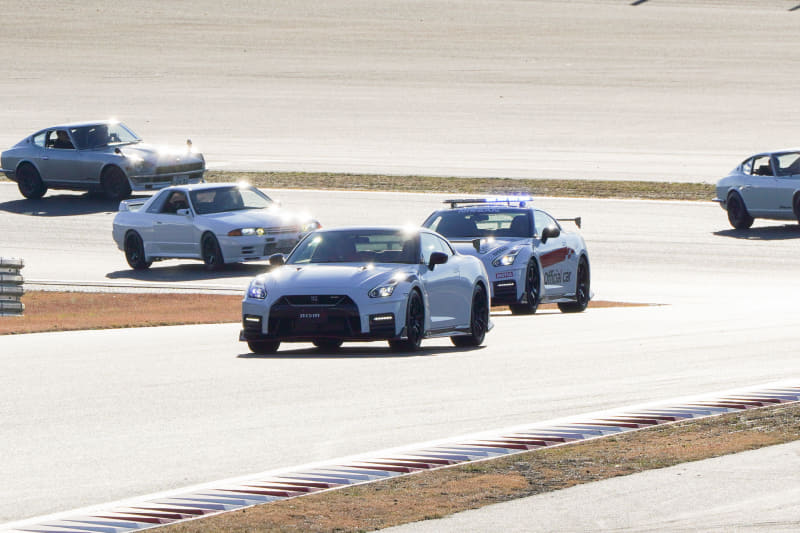 いろいろな日産車が走ったパレードラン