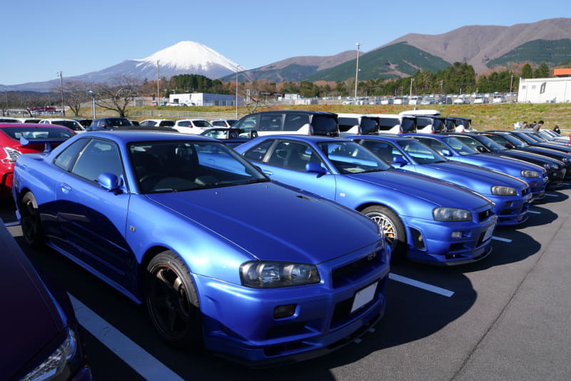 パレードランに参加したGT-RとフェアレディZは近くのパーキングに整列