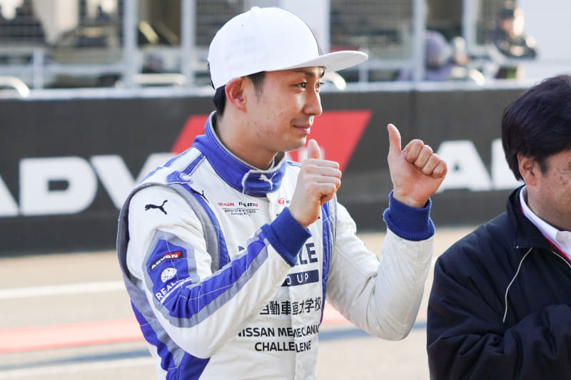 GT300クラスで優勝したカーナンバー56「REALIZE Nissan Automible Technical College GT-R」の平峰一貴選手
