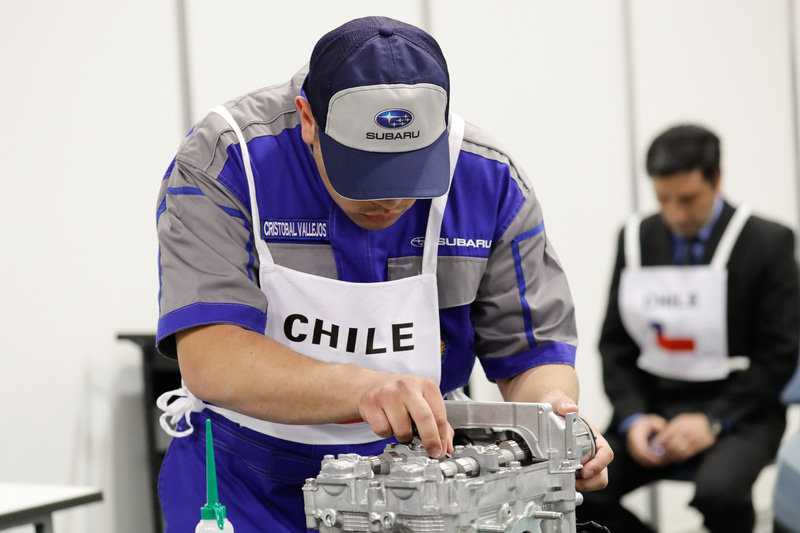 エリア別の予選を勝ち抜いてきただけに、選手たちは落ち着いてテキパキと作業を進めていく