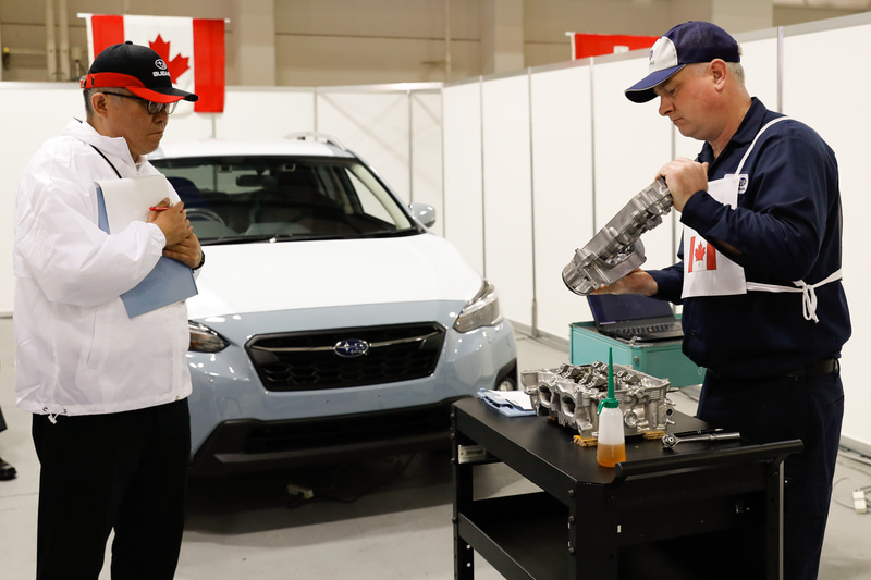 エリア別の予選を勝ち抜いてきただけに、選手たちは落ち着いてテキパキと作業を進めていく