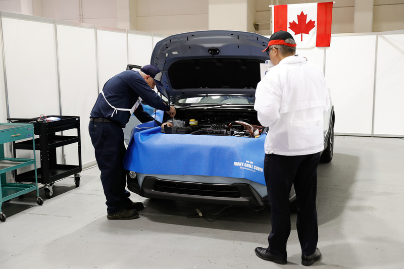 時にはパーツを取り外し、下にある配線をチェック