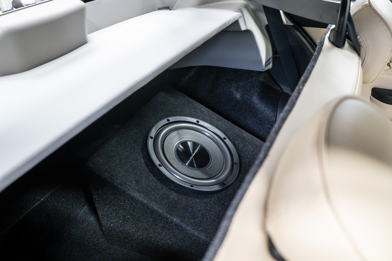 フルデジタルサブウーファー「Z25W」をシステムアップ製品として用意する