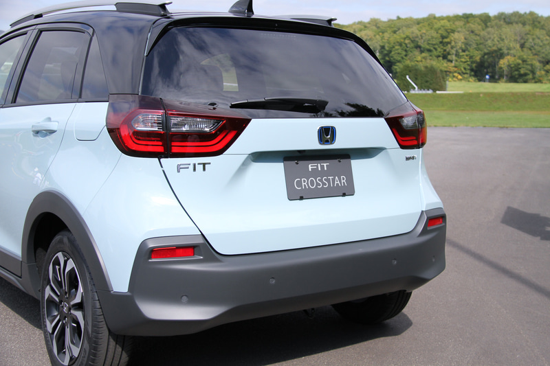 CROSSTARの外観。ボディサイズは全長が3995mm（CROSSTAR除く）、全高は従来モデルから10mmダウンした