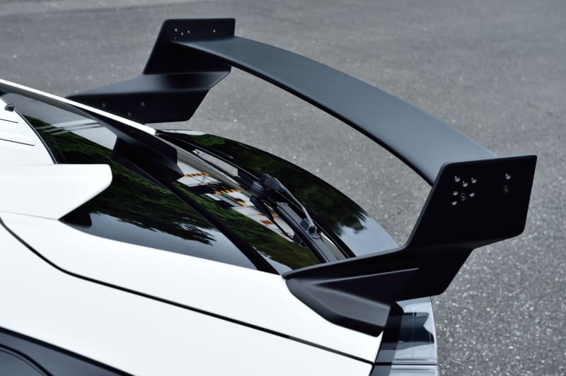 リアウイングは開発中の試作品のため価格は未定