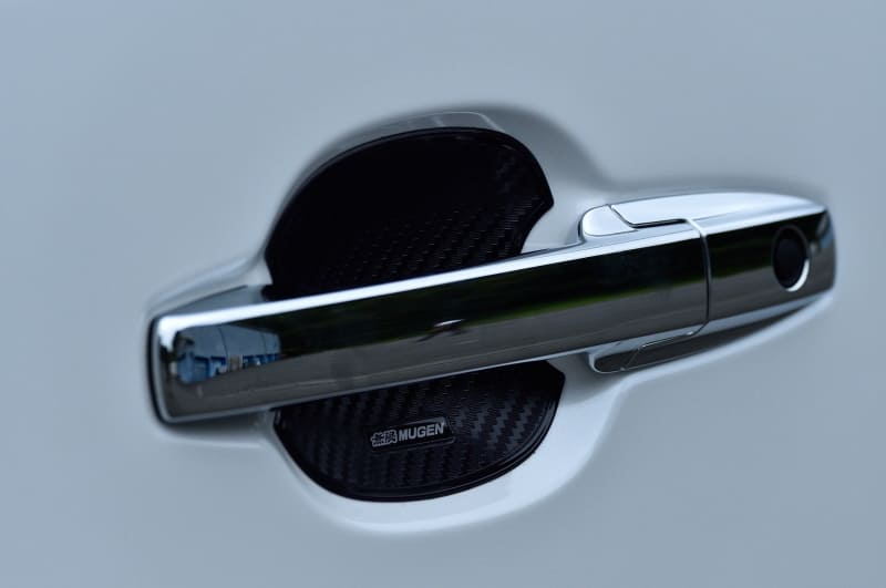 塩化ビニール製ドアハンドルプロテクター（3080円/2枚セット）