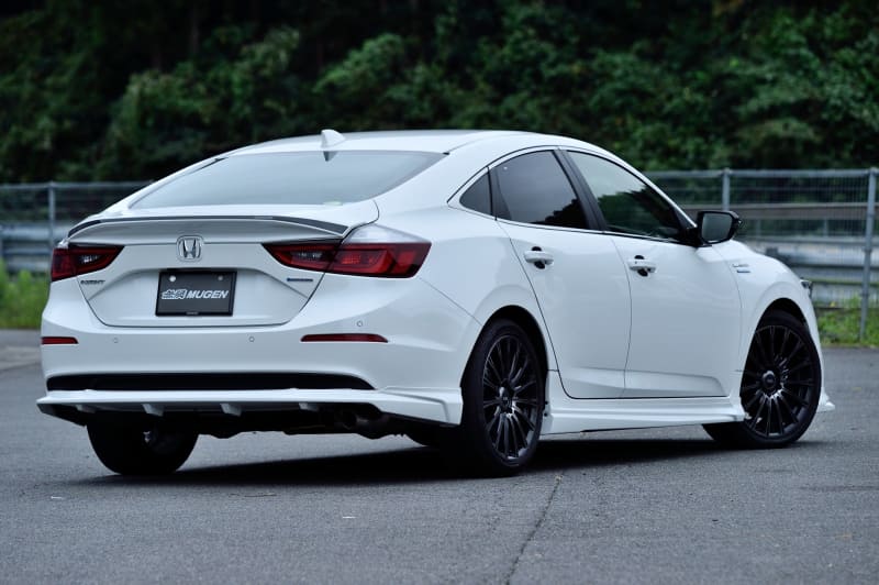 フロント、サイド、リアのスポイラー3点セットも設定（未塗装22万5500円/塗装済24万2000円）。さらにホイールもセットにした「無限パッケージ」の設定もあり