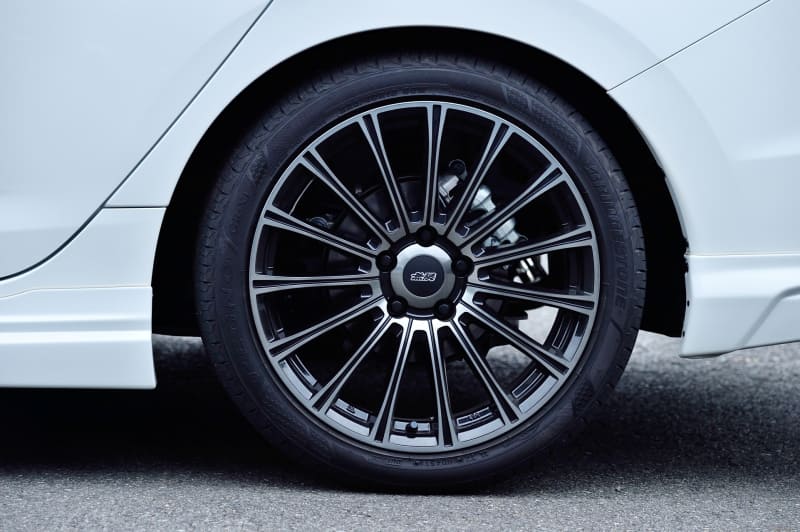 アルミホイール「MDA」。サイズは18×7 1/2Jインセット38（4万7300円/本）