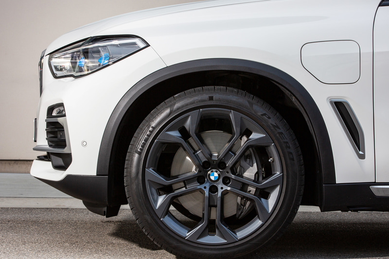 PHEVの充電口など