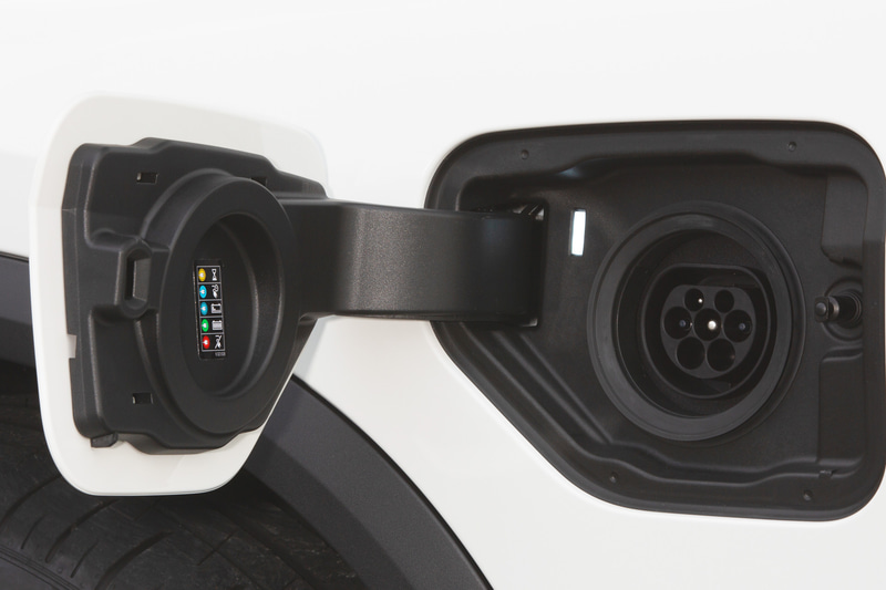 PHEVの充電口など