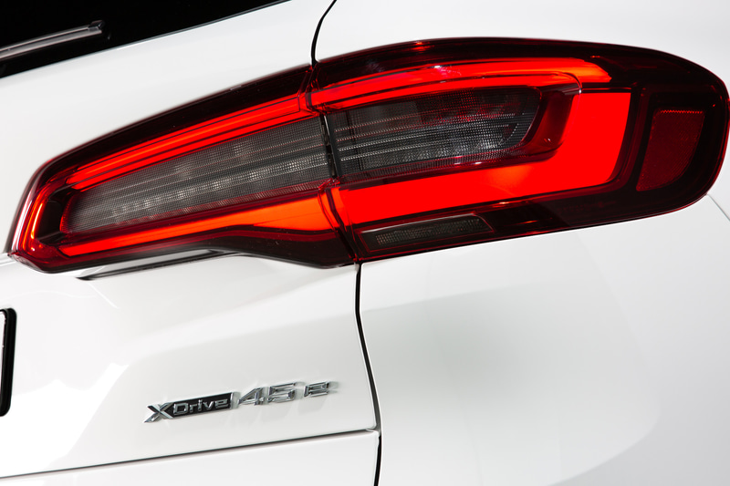 PHEVの充電口など